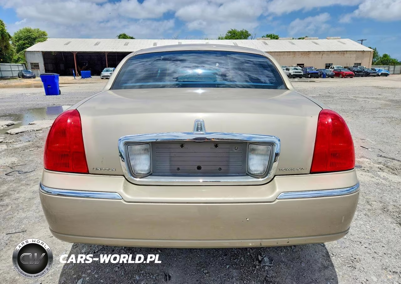 2007 Lincoln Town Car Signature VIN:1LNHM81W37Y615139 - 6