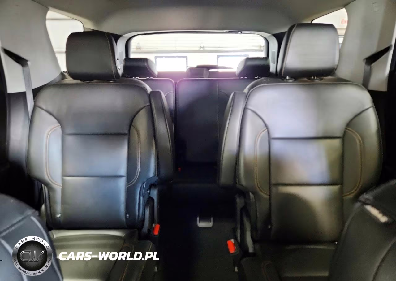 2018 Chevrolet Traverse Premier VIN:1GNEVJKW7JJ128933 - 10