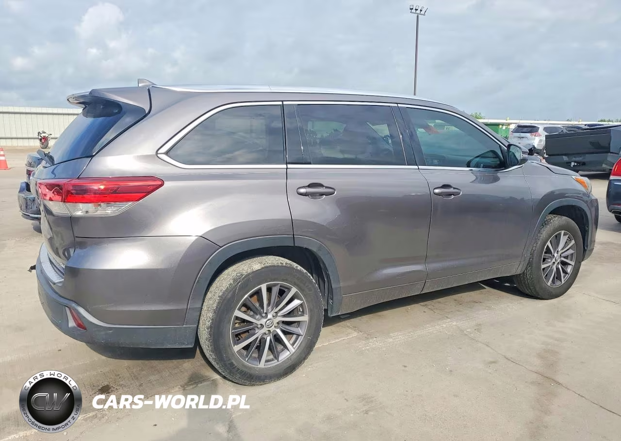 2017 Toyota Highlander Xle VIN:5TDKZRFH3HS526048 - 3