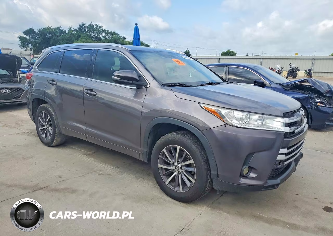 2017 Toyota Highlander Xle VIN:5TDKZRFH3HS526048 - 4