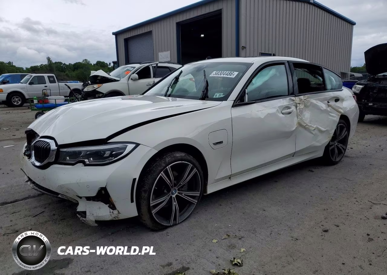 2022 BMW 330Xe – zdjęcie 1 z 12