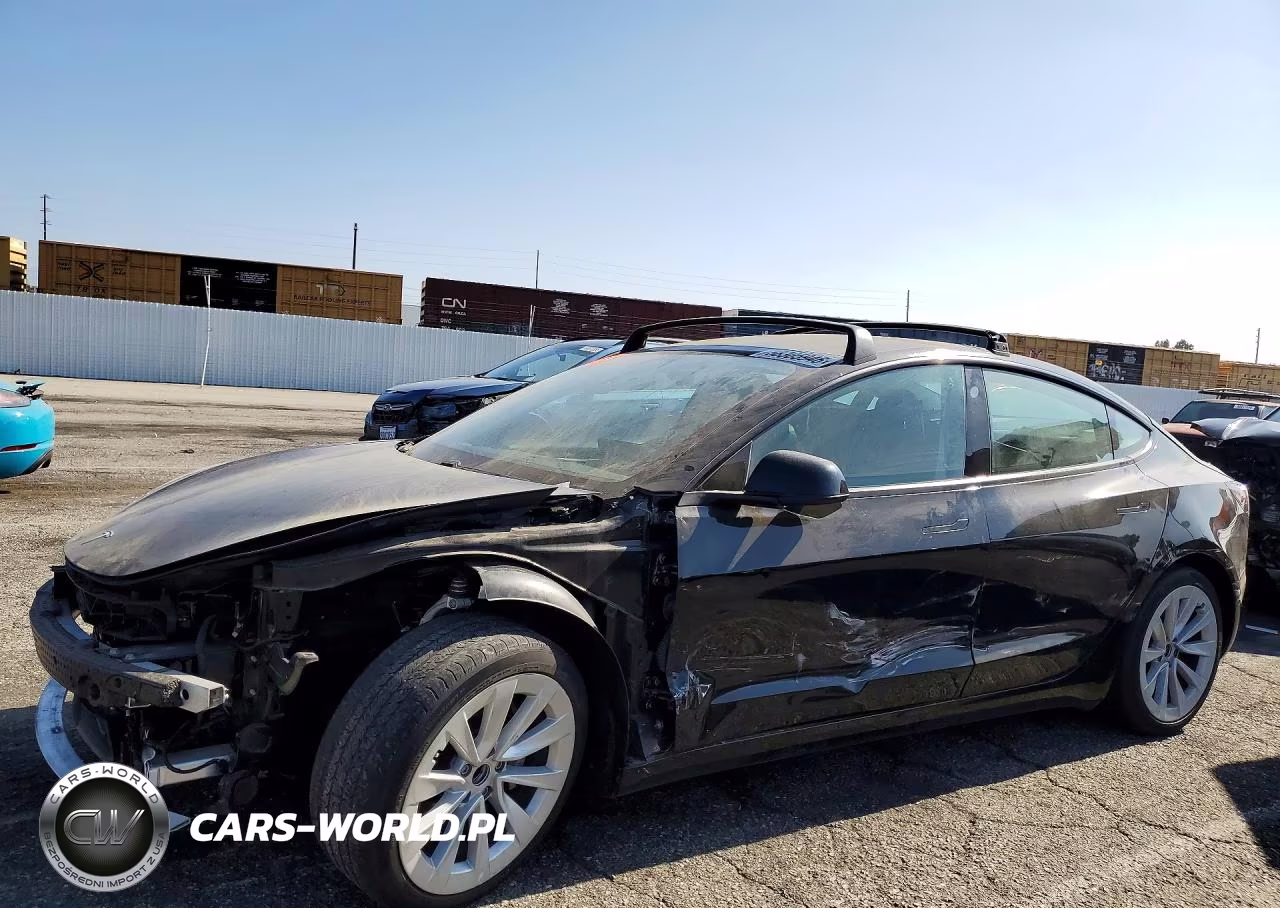 2021 Tesla Model 3 – zdjęcie 1 z 12