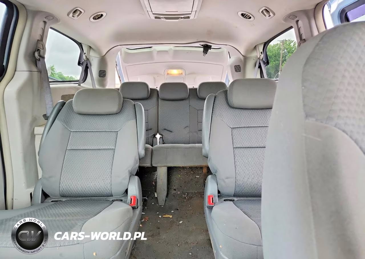 2010 Chrysler Town & Country Touring VIN:2A4RR5D12AR347764 - 10