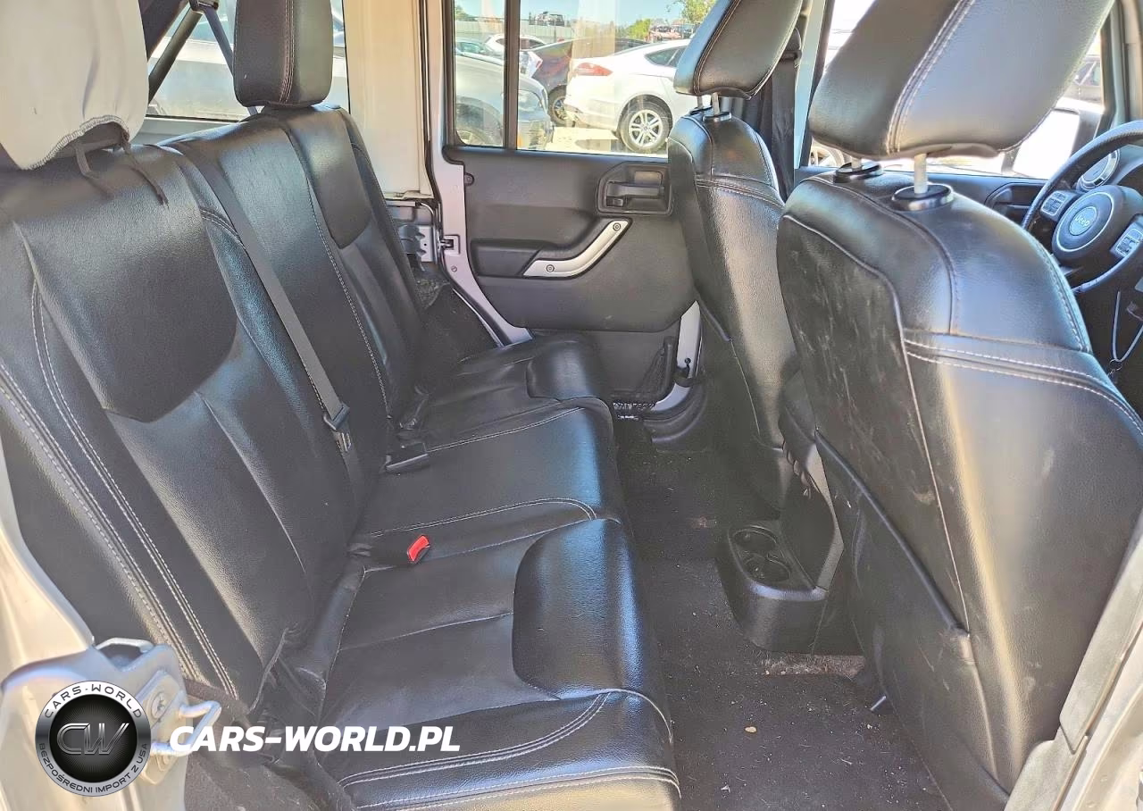 2015 Jeep Wrangler Unlimited Sahara VIN:1C4BJWEG3FL578616 - 11