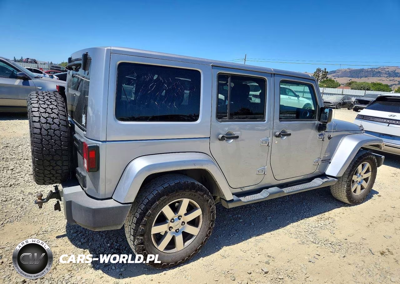 2015 Jeep Wrangler Unlimited Sahara VIN:1C4BJWEG3FL578616 - 3