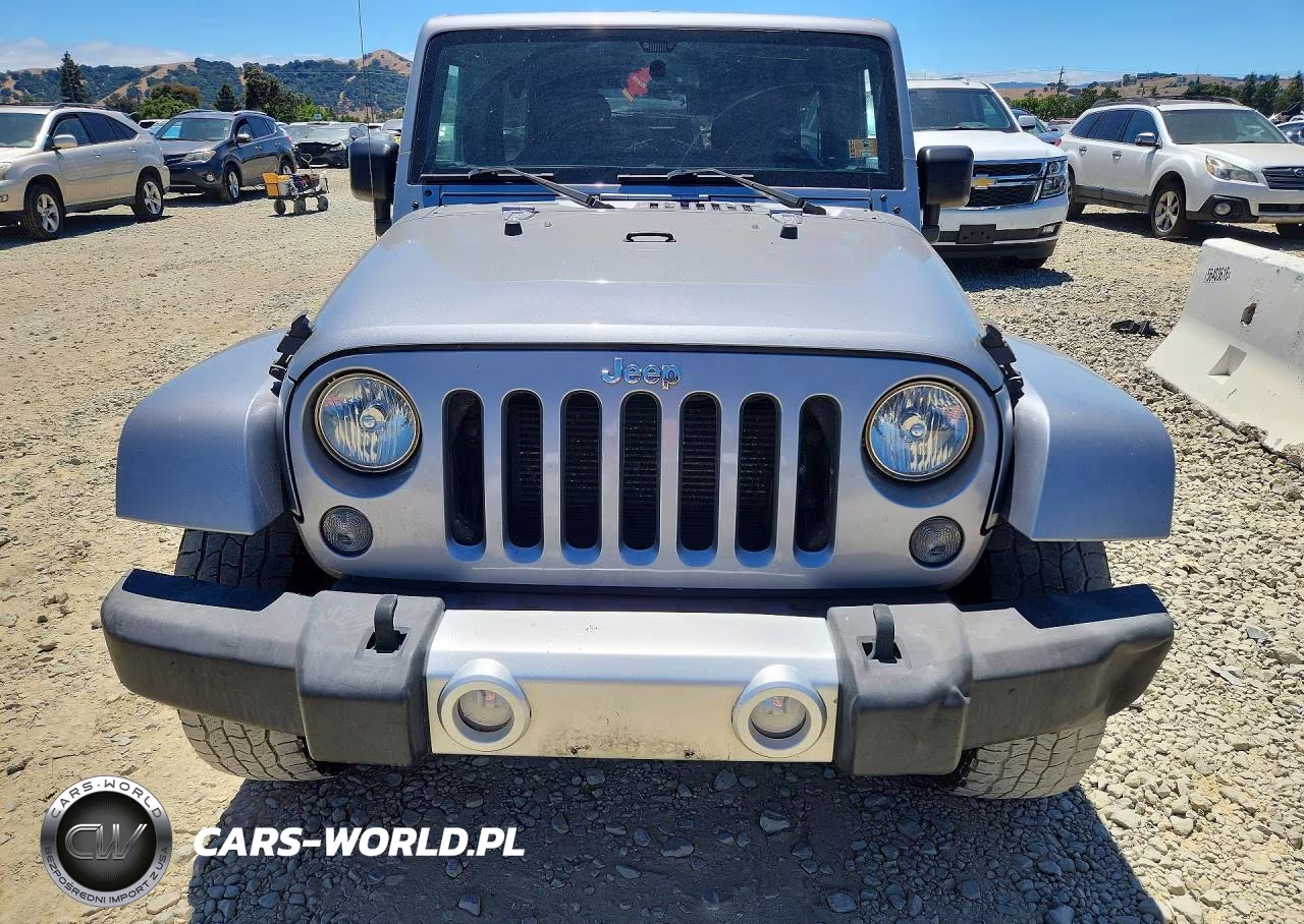 2015 Jeep Wrangler Unlimited Sahara VIN:1C4BJWEG3FL578616 - 5