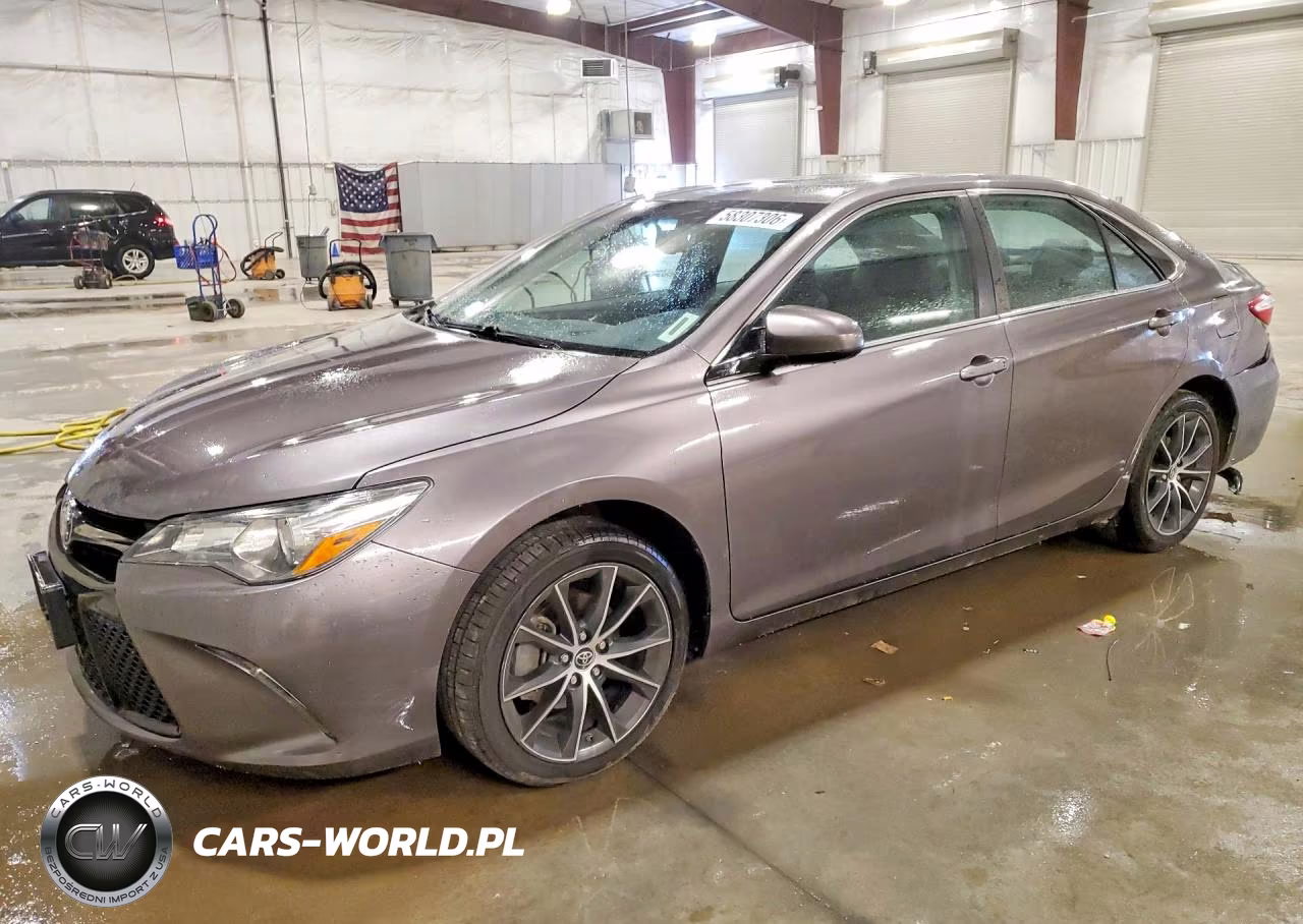 2015 Toyota Camry – zdjęcie 1 z 12