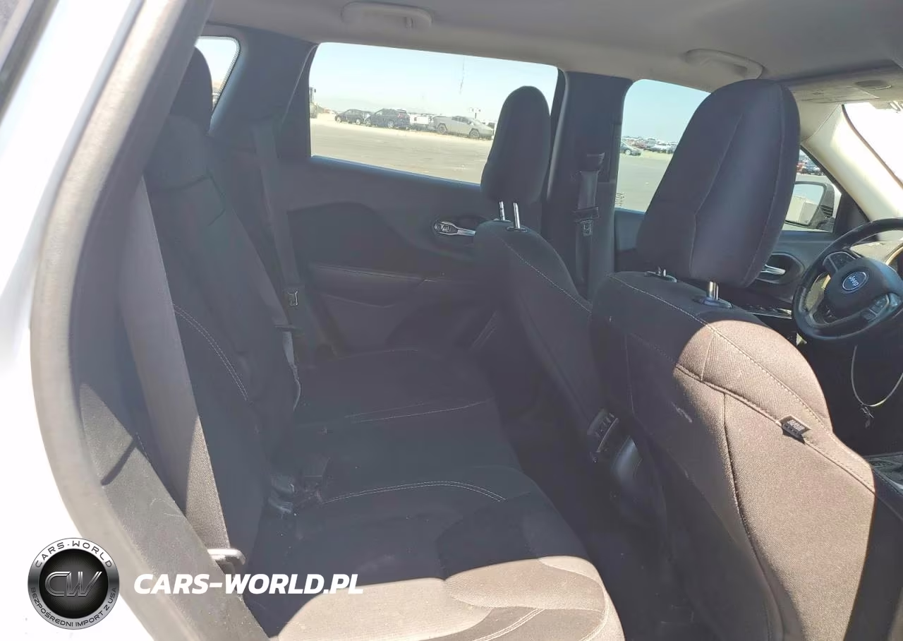2015 Jeep Cherokee Latitude VIN:1C4PJMCS4FW600137 - 11