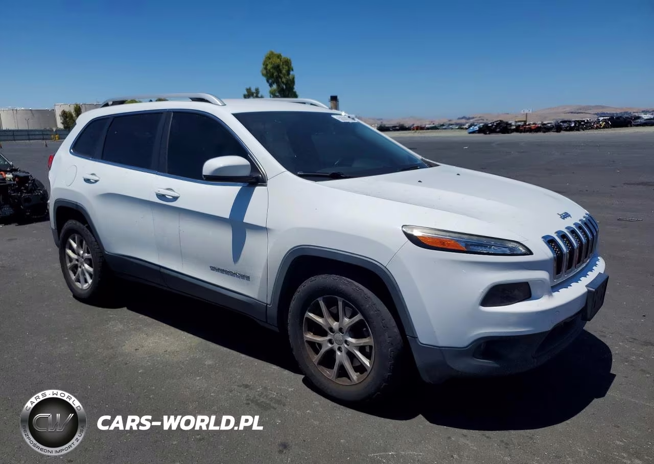 2015 Jeep Cherokee Latitude VIN:1C4PJMCS4FW600137 - 4