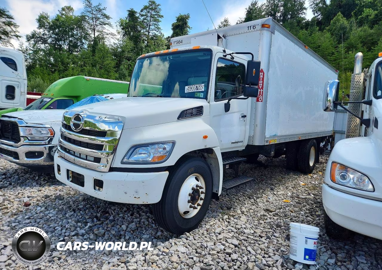 2013 Hino 258-268 Box Truck