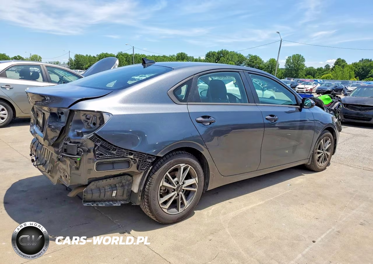 2022 Kia Forte Lxs VIN:3KPF24AD4NE472617 - 3