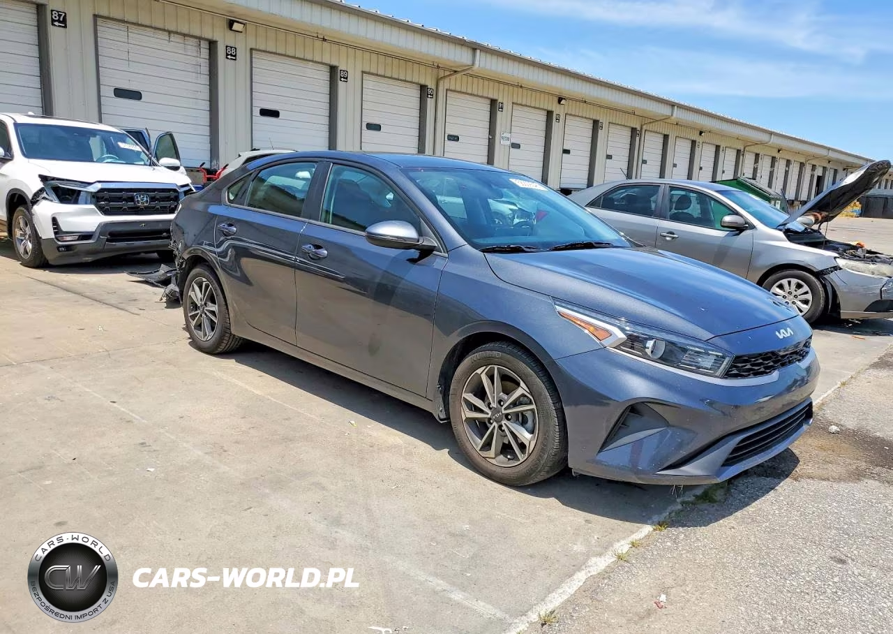 2022 Kia Forte Lxs VIN:3KPF24AD4NE472617 - 4