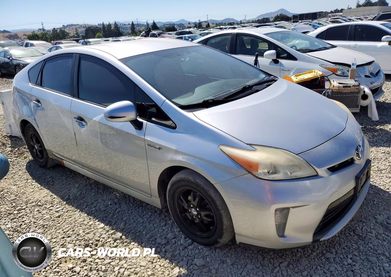 2012 Toyota Prius Three VIN:JTDKN3DU1C5499360 - 4