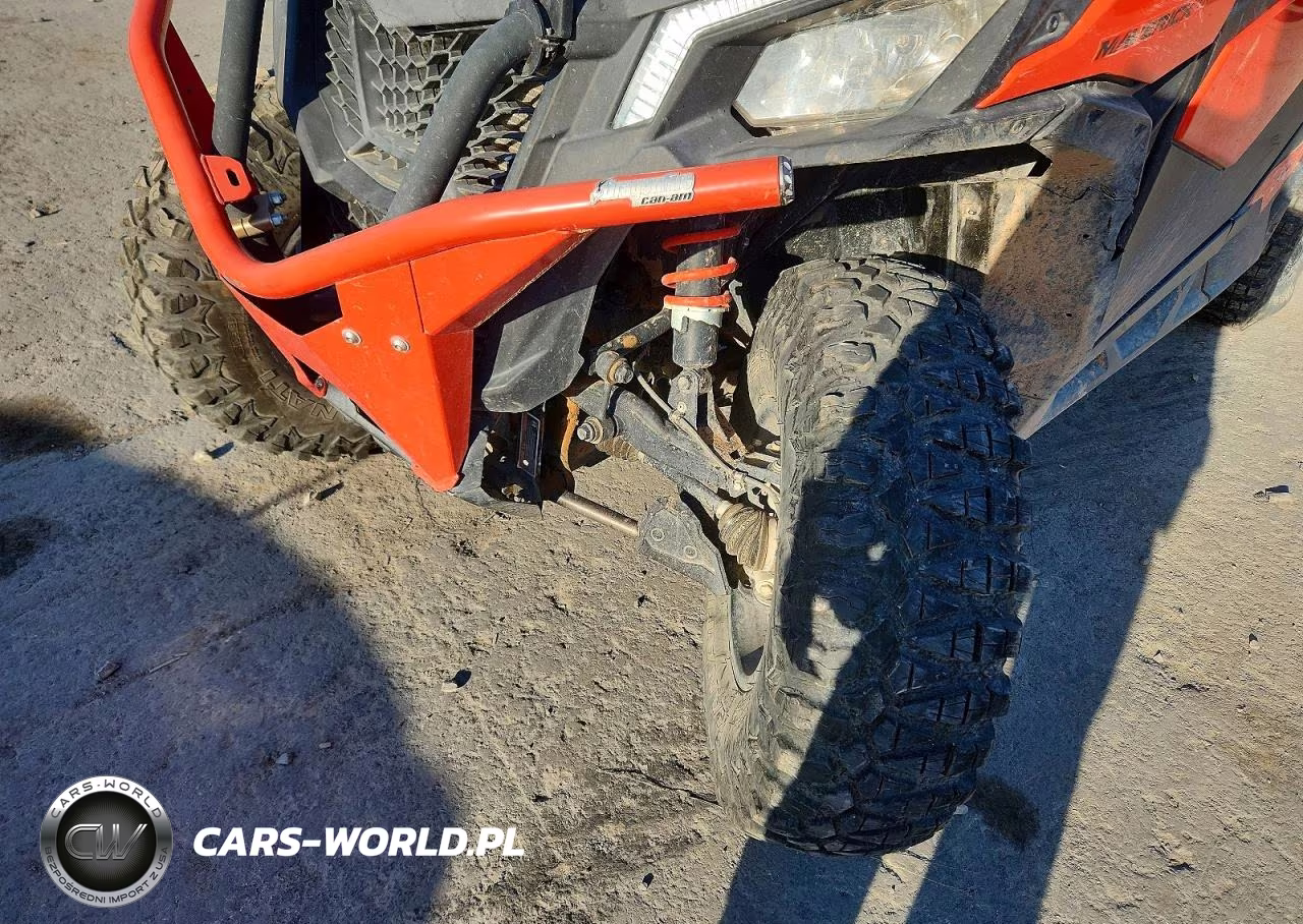 2018 Can-Am Maverick Trail 1000 Utility Vehicle VIN:3JB1GAP42JK002540 - 9