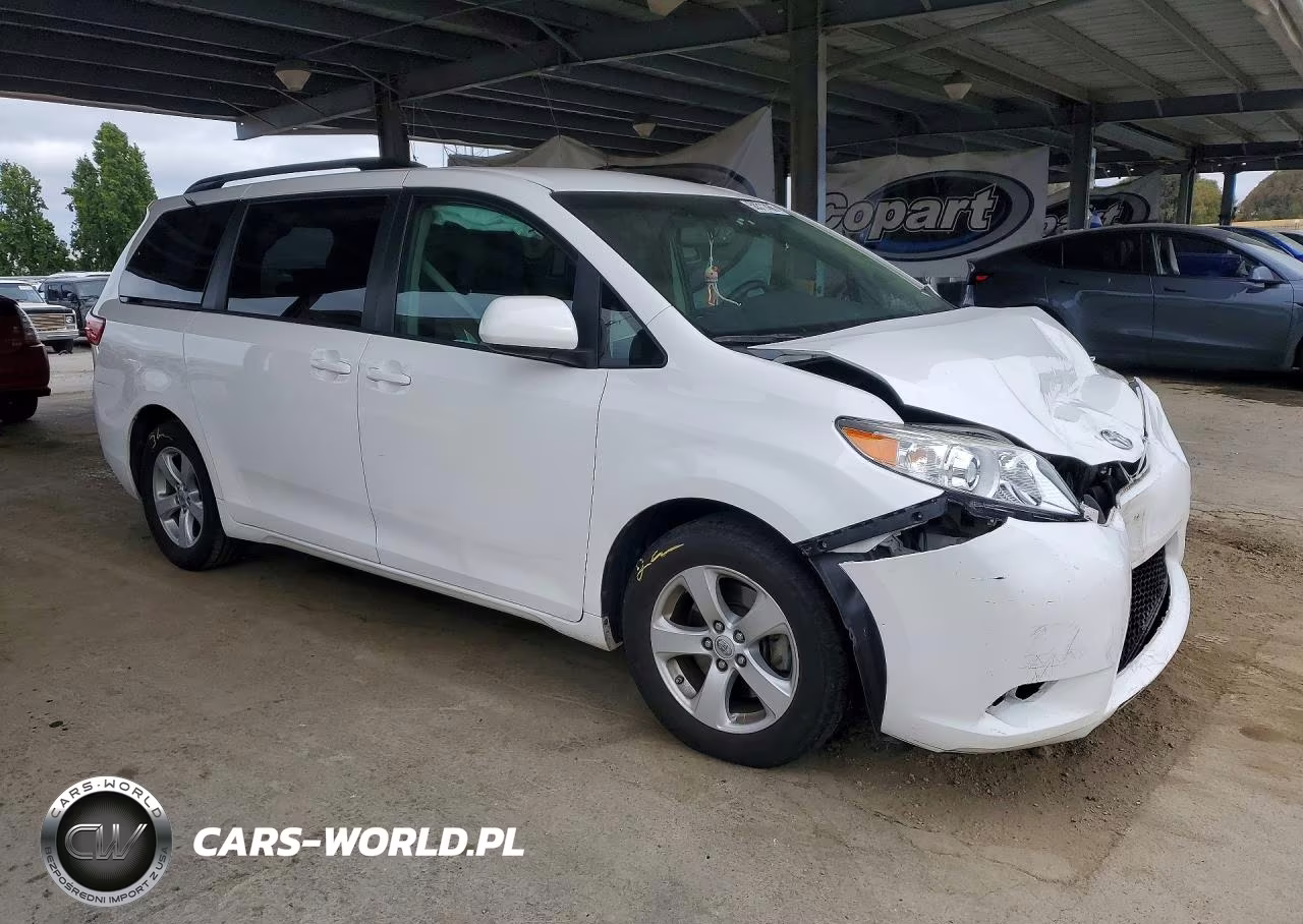 2017 Toyota Sienna Le VIN:5TDKZ3DC3HS883024 - 4