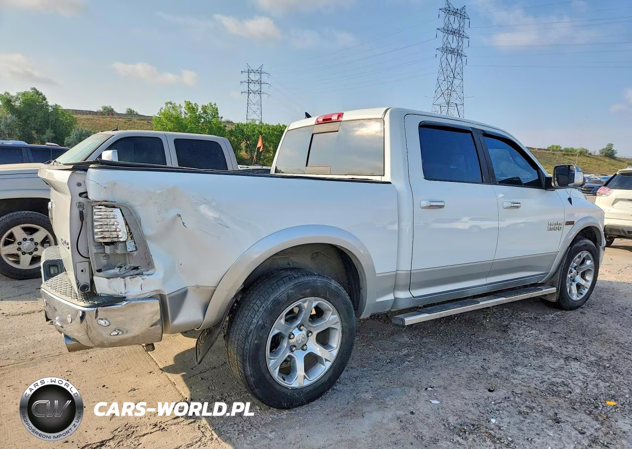 2015 Ram 1500 Laramie VIN:1C6RR7NM1FS713253 - 3