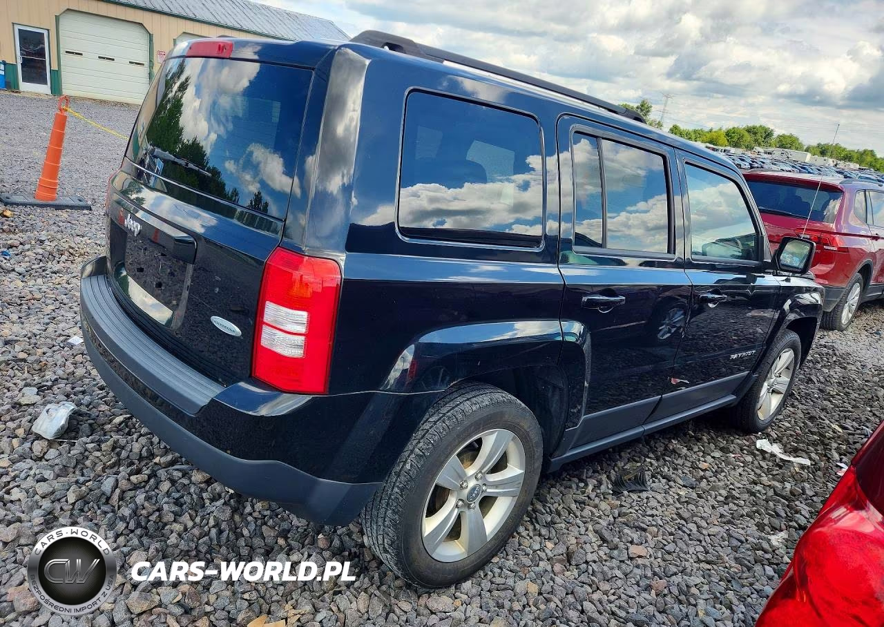 2015 Jeep Patriot Latitude VIN:1C4NJPFB8FD203871 - 3