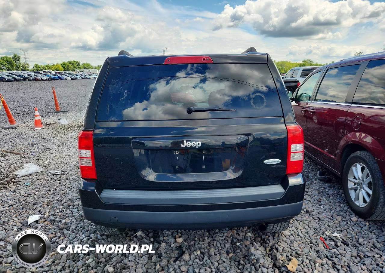 2015 Jeep Patriot Latitude VIN:1C4NJPFB8FD203871 - 6