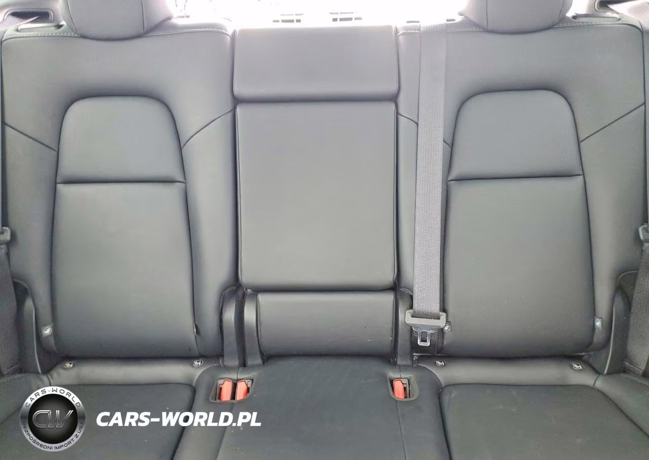 2025 Tesla Model Y VIN:7SAYGDED6SF277714 - 10
