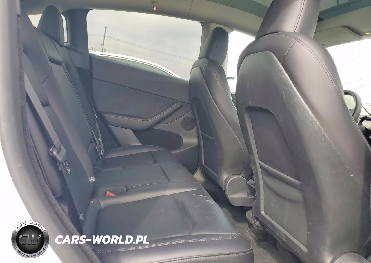 2025 Tesla Model Y VIN:7SAYGDED6SF277714 - 11