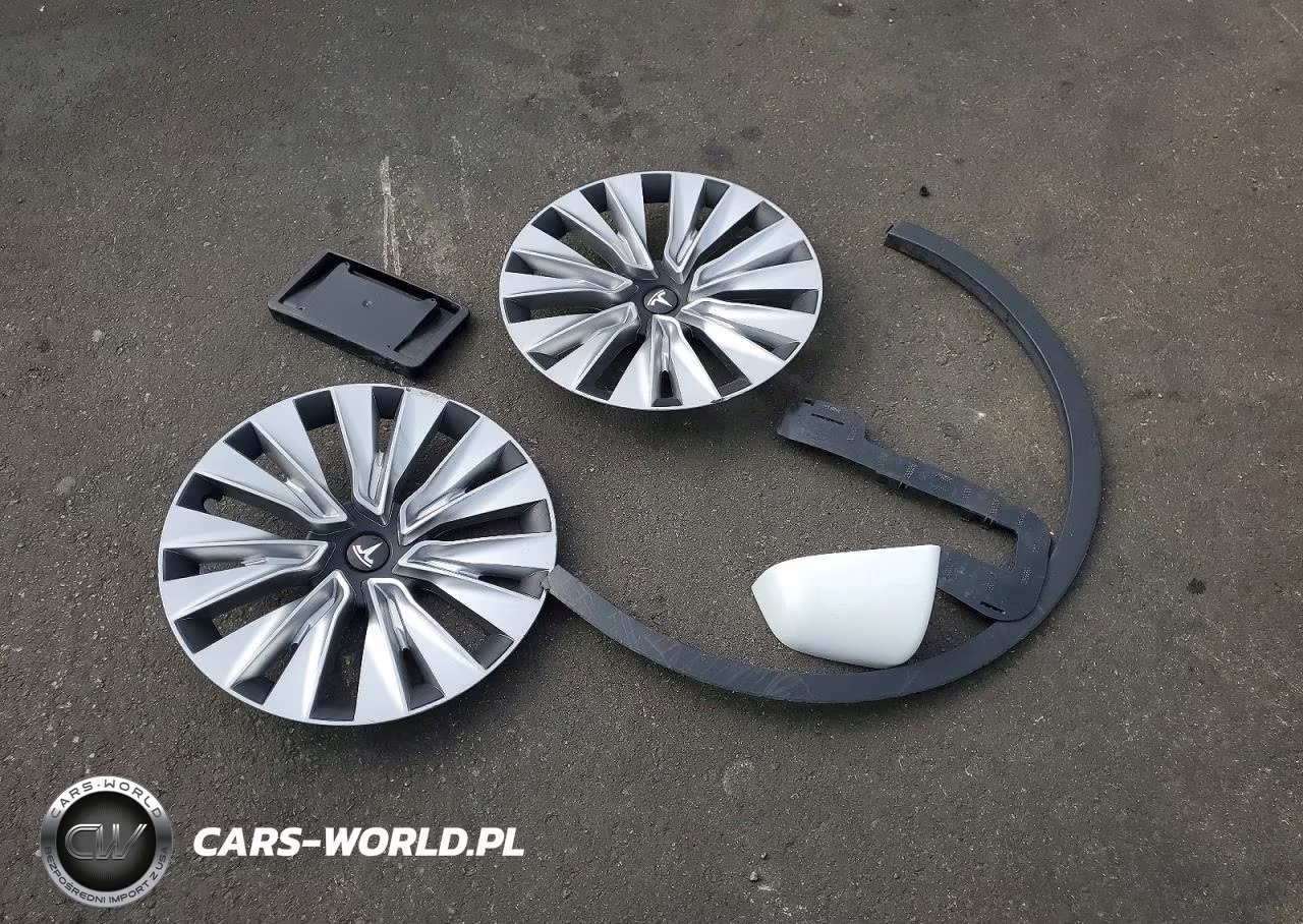 2025 Tesla Model Y VIN:7SAYGDED6SF277714 - 13