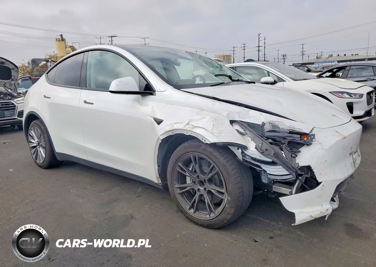 2025 Tesla Model Y VIN:7SAYGDED6SF277714 - 4