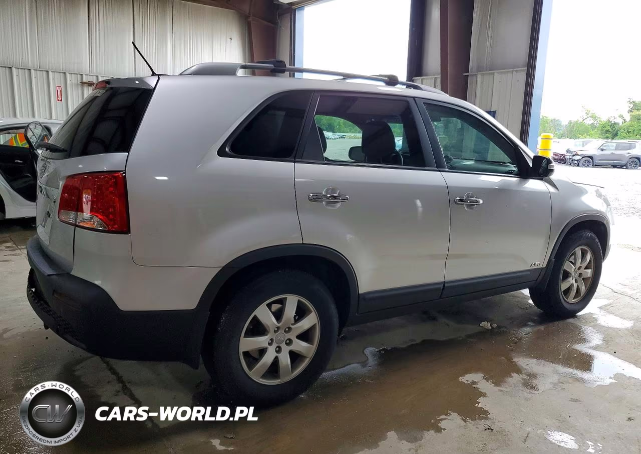 2012 Kia Sorento Lx VIN:5XYKTCA63CG256930 - 3