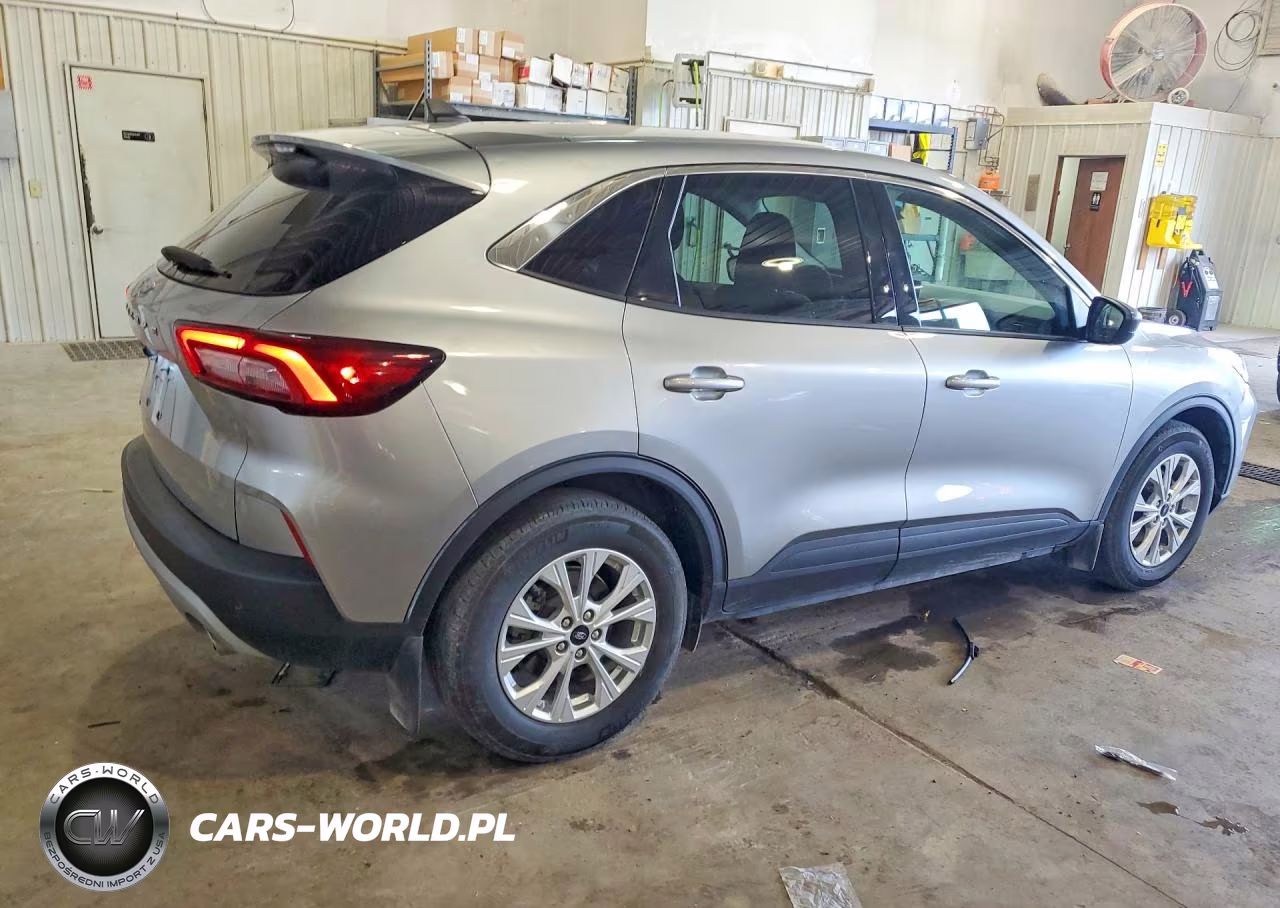 2023 Ford Escape VIN:1FMCU0GN1PUA57423 - 3