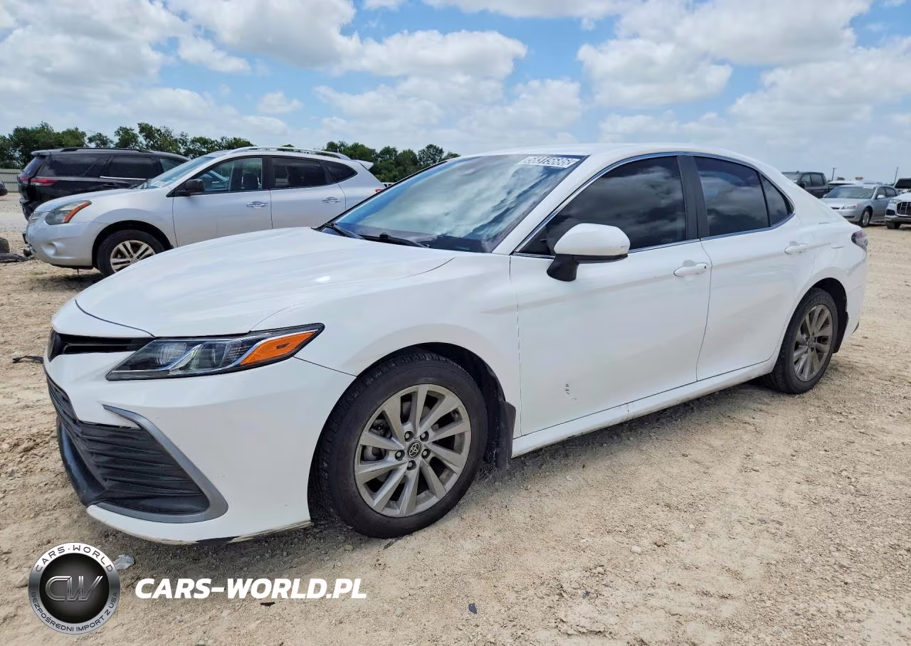 2021 Toyota Camry Le – zdjęcie 1 z 12