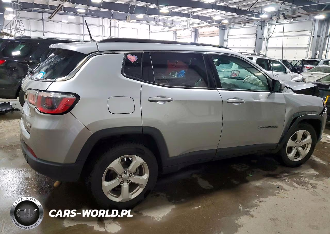 2018 Jeep Compass Latitude VIN:3C4NJDBB0JT160862 - 3