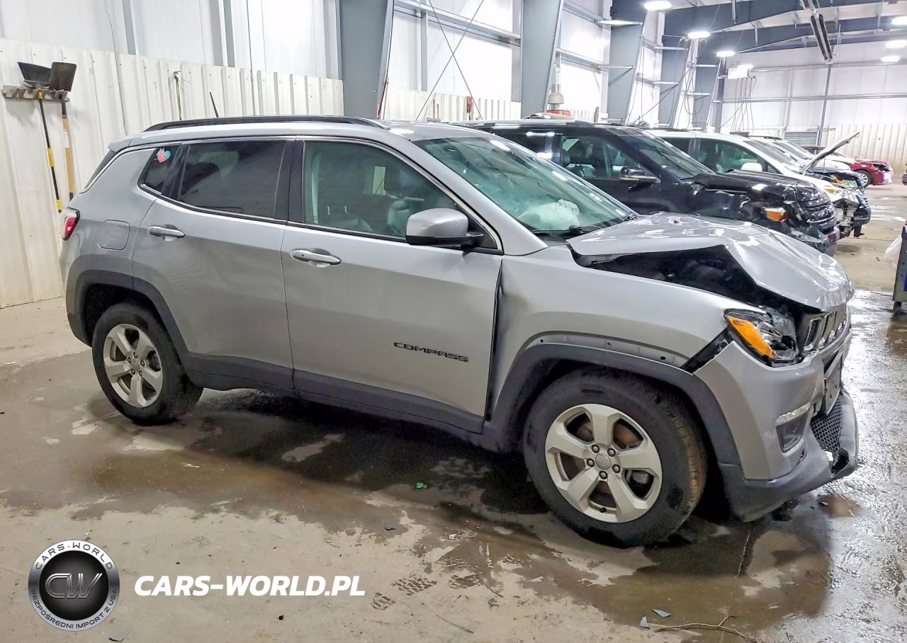 2018 Jeep Compass Latitude VIN:3C4NJDBB0JT160862 - 4