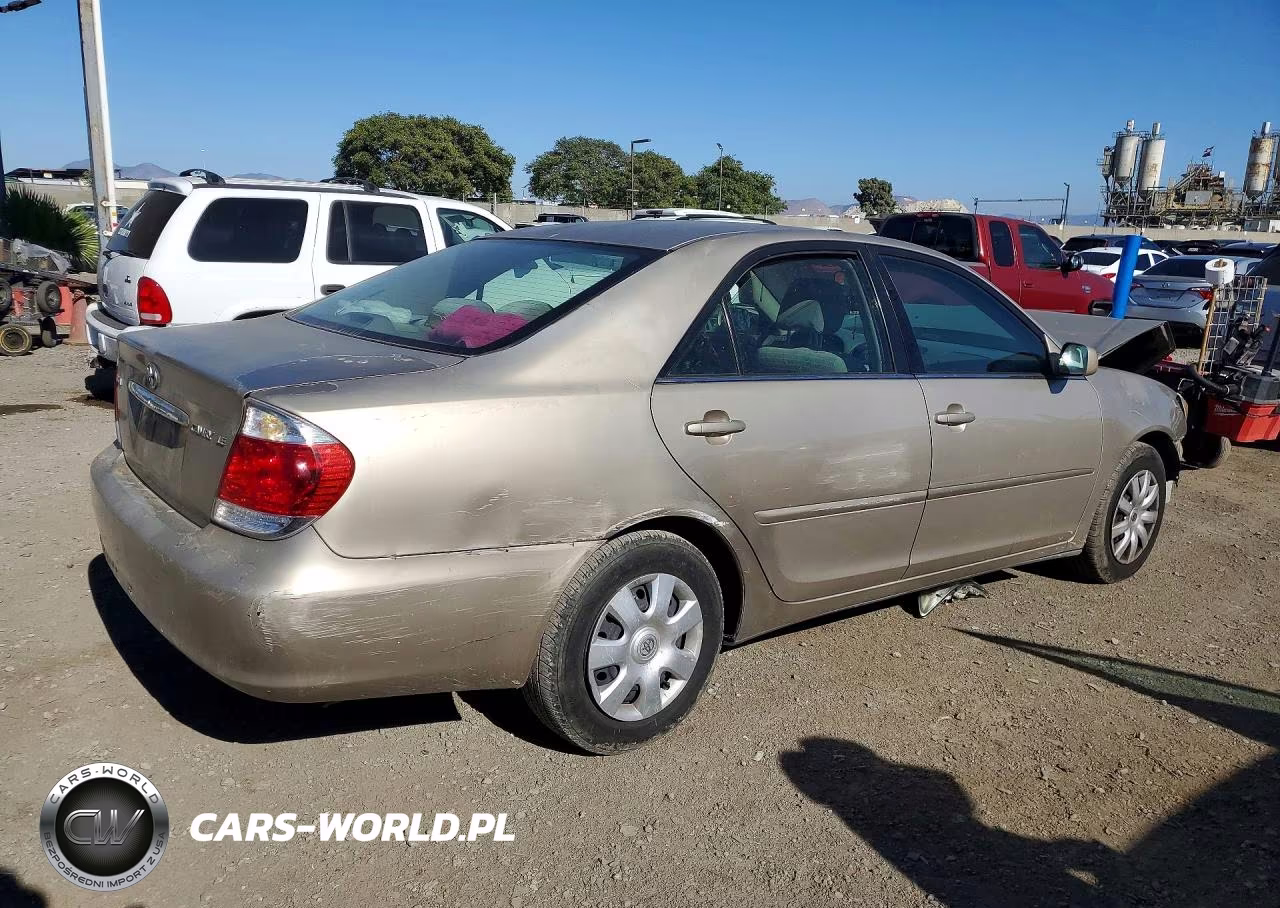 2005 Toyota Camry Le VIN:4T1BE32K45U027062 - 3