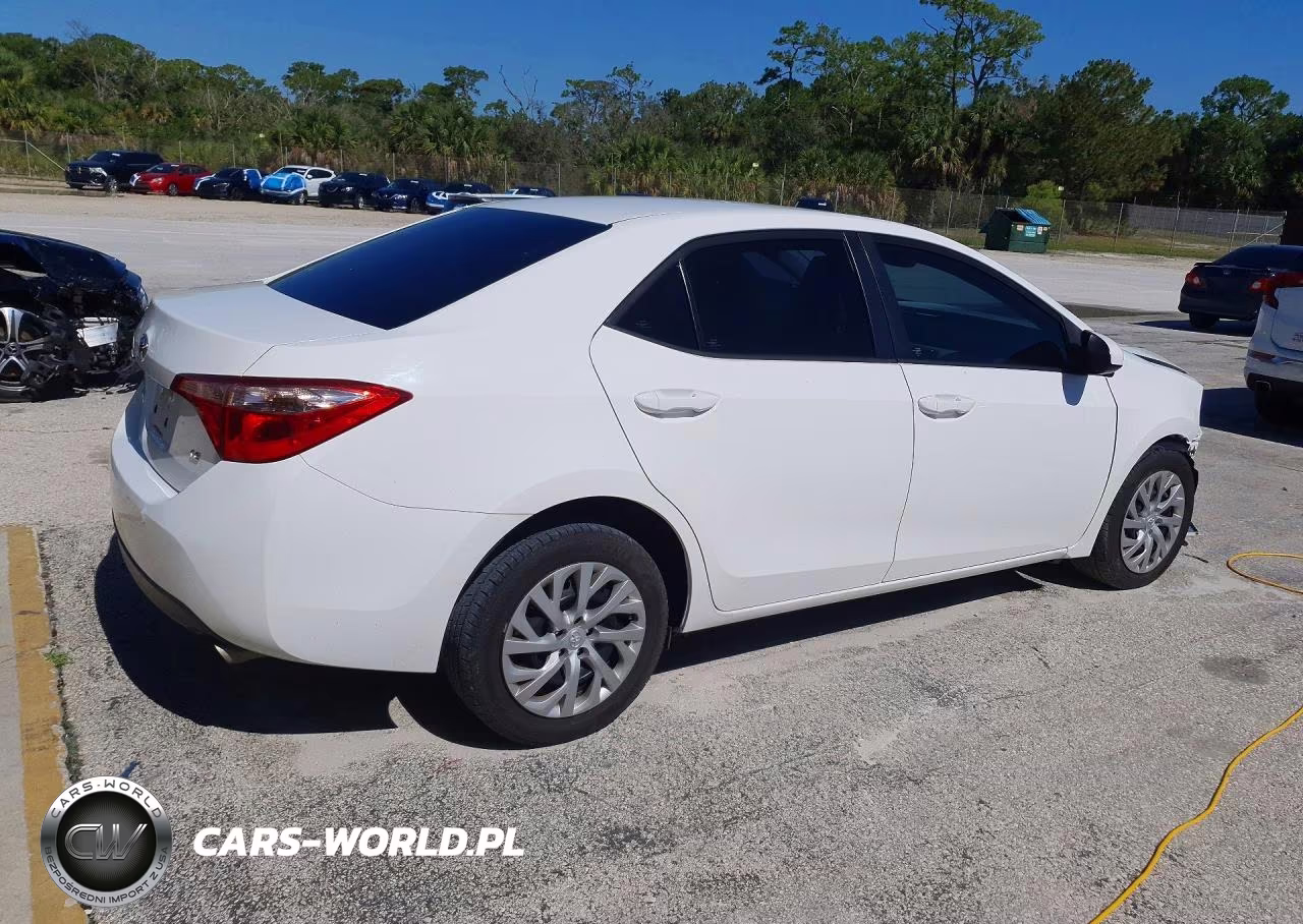 2017 Toyota Corolla Le VIN:2T1BURHE8HC954255 - 3