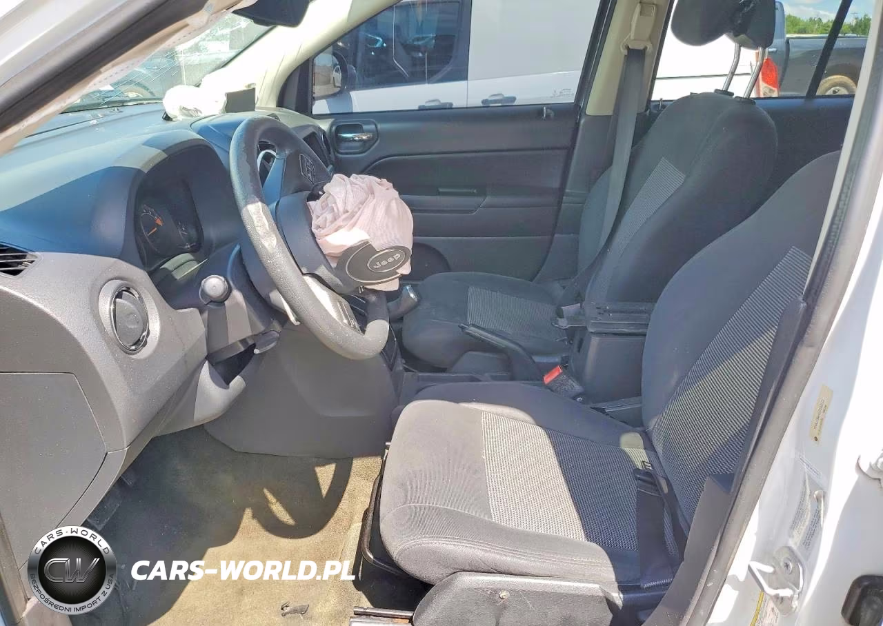 2016 Jeep Compass Sport VIN:1C4NJCBA4GD553733 - 7