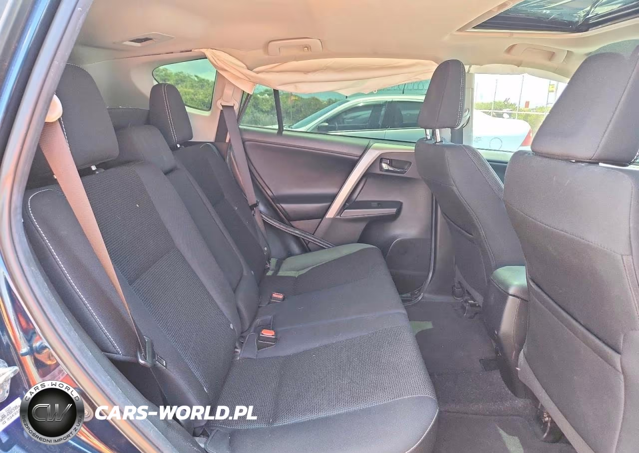 2018 Toyota Rav4 Xle VIN:2T3RFREV7JW743623 - 11