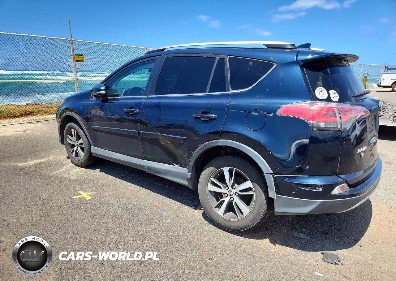 2018 Toyota Rav4 Xle VIN:2T3RFREV7JW743623 - 2