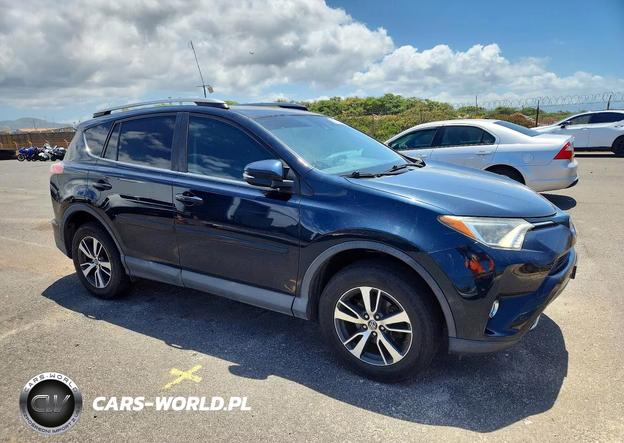 2018 Toyota Rav4 Xle VIN:2T3RFREV7JW743623 - 4