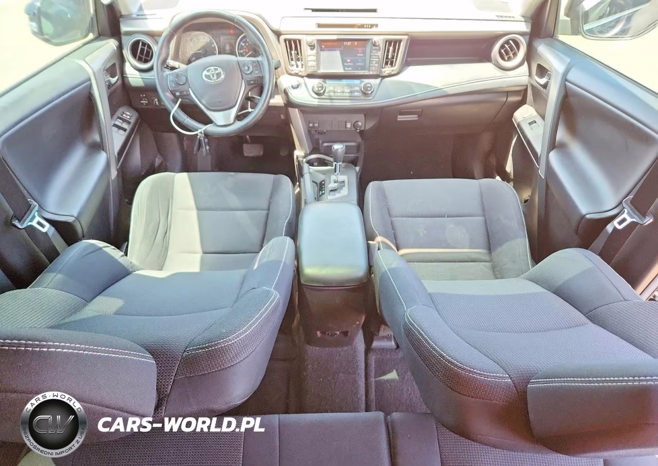 2018 Toyota Rav4 Xle VIN:2T3RFREV7JW743623 - 8