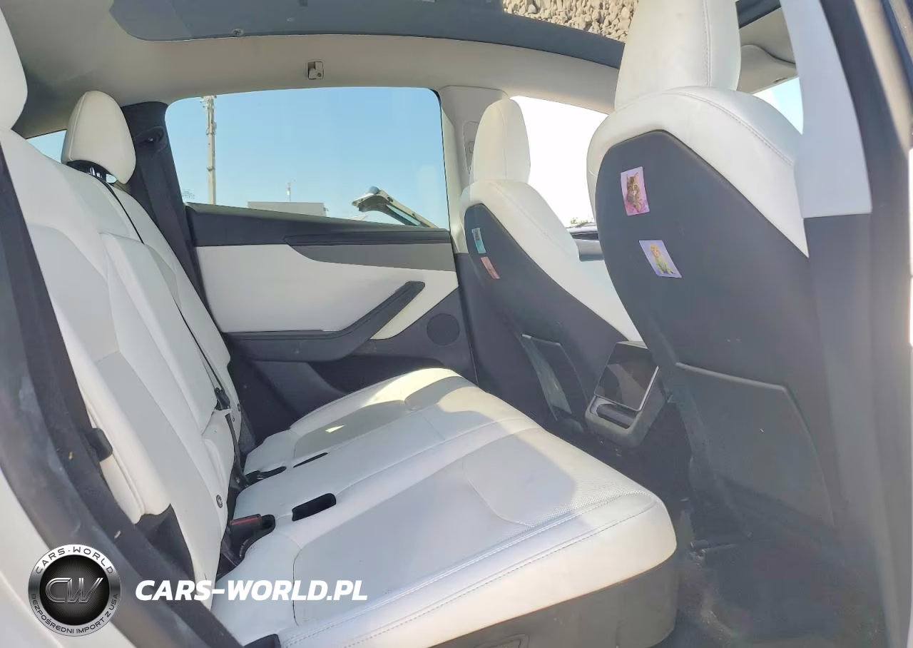 2026 Tesla Model Y VIN:7SAYGDEE5TA382610 - 11