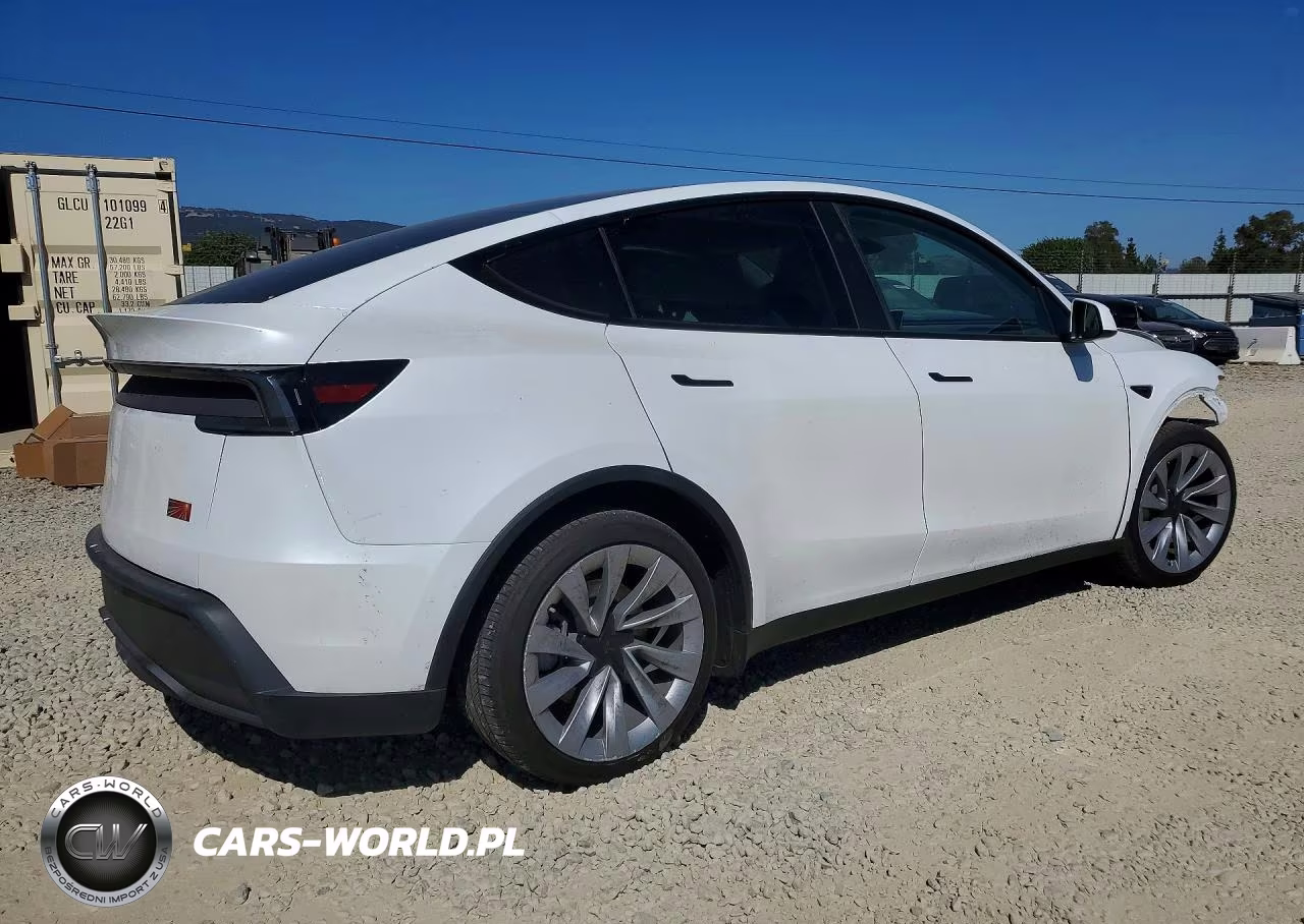2026 Tesla Model Y VIN:7SAYGDEE5TA382610 - 3