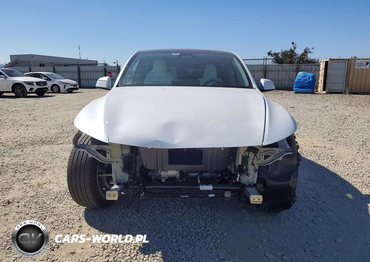 2026 Tesla Model Y VIN:7SAYGDEE5TA382610 - 5