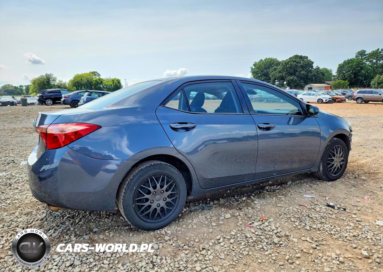 2018 Toyota Corolla Le VIN:2T1BURHE8JC974222 - 3