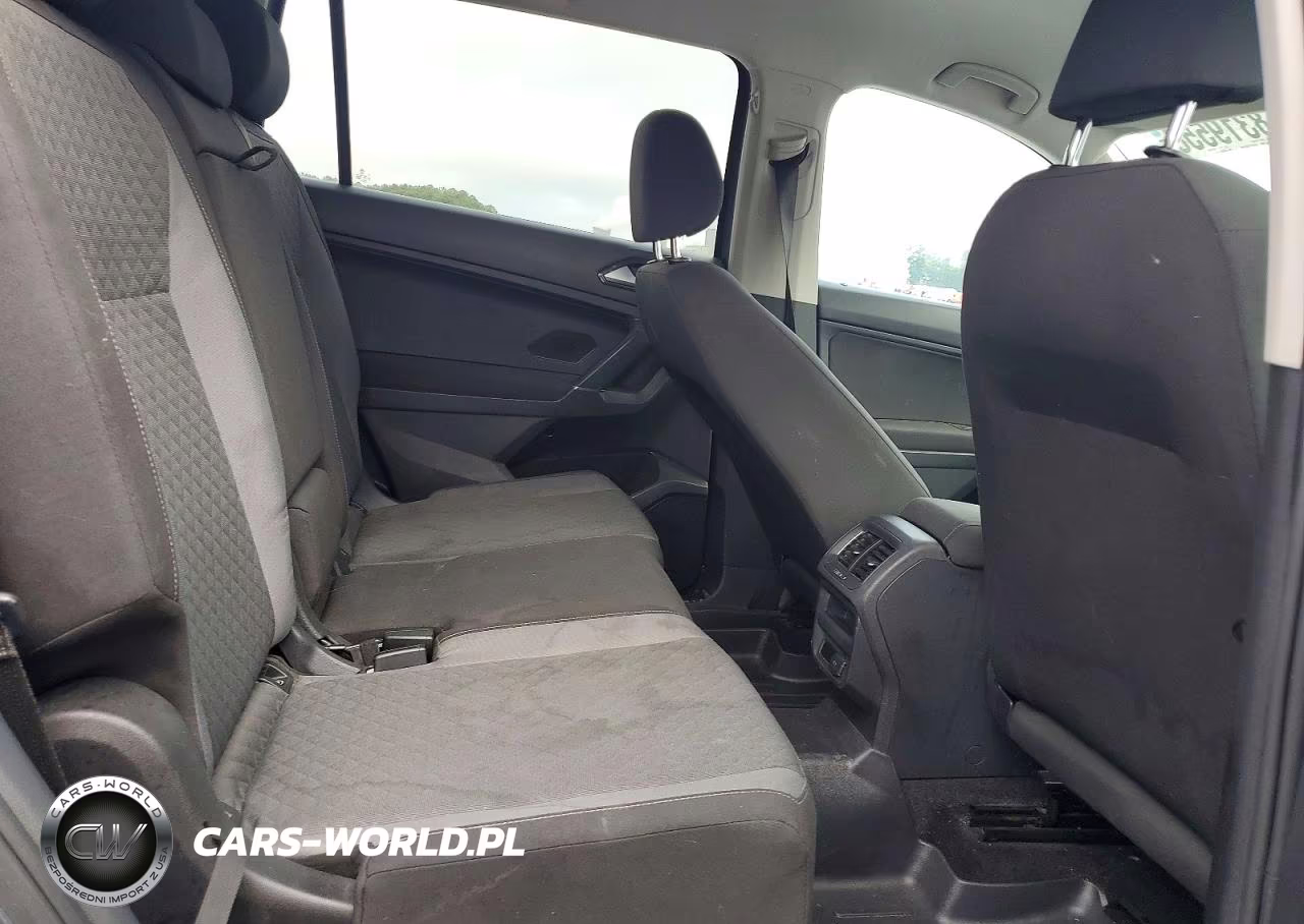 2018 Volkswagen Tiguan S VIN:3VV1B7AX9JM079476 - 10