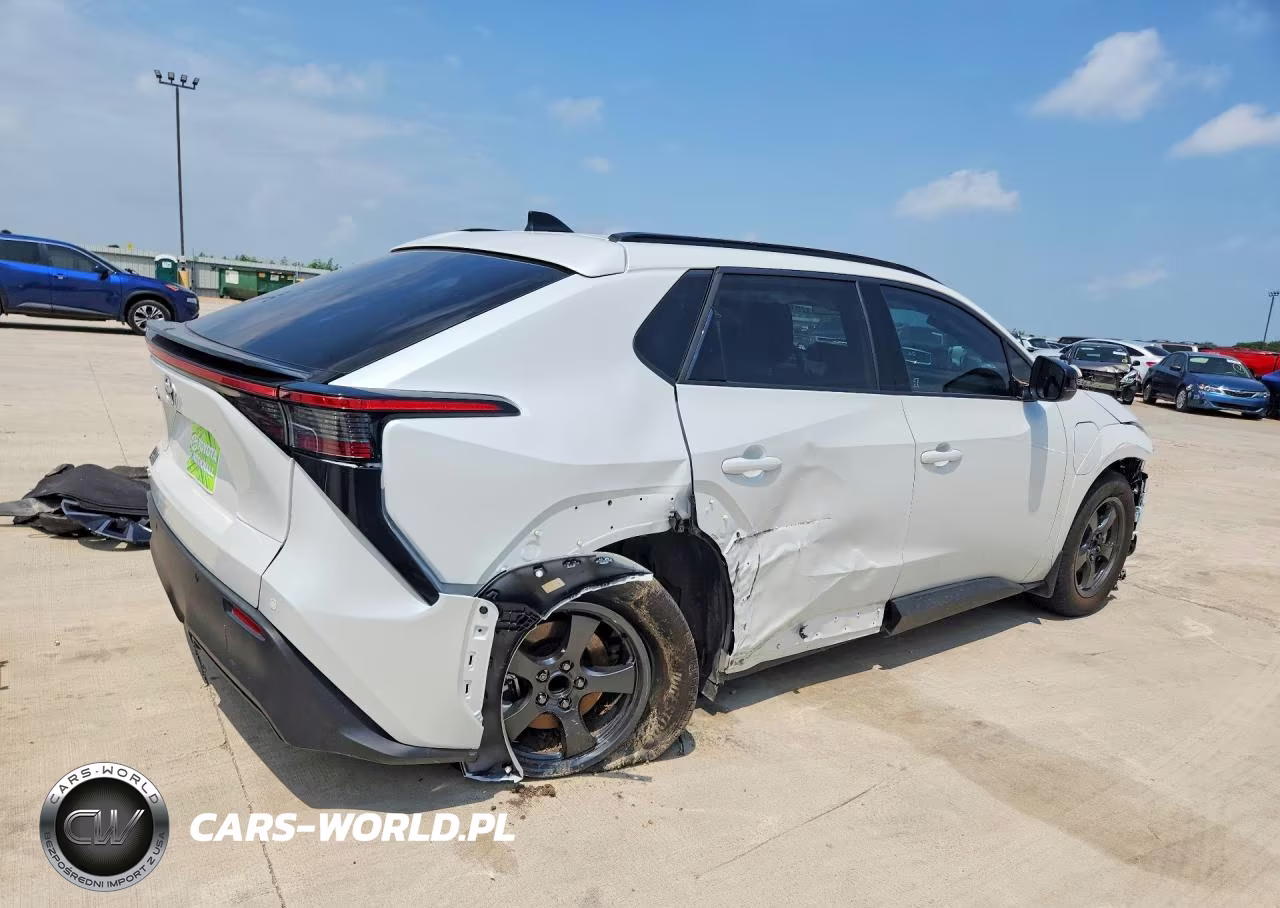 2026 Toyota Bz Xle Plus VIN:JTMBCAEB4TA007208 - 3