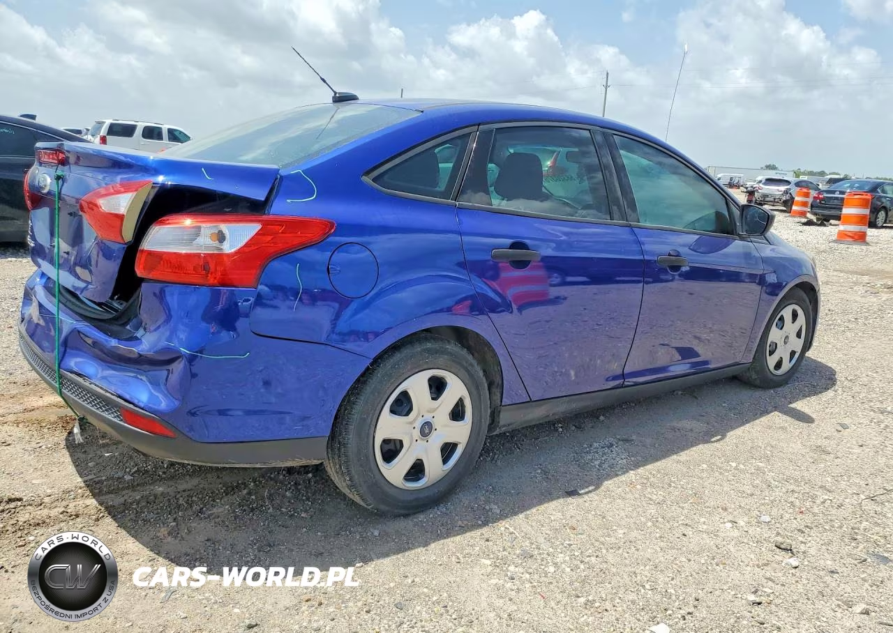 2012 Ford Focus S VIN:1FAHP3E27CL294452 - 3