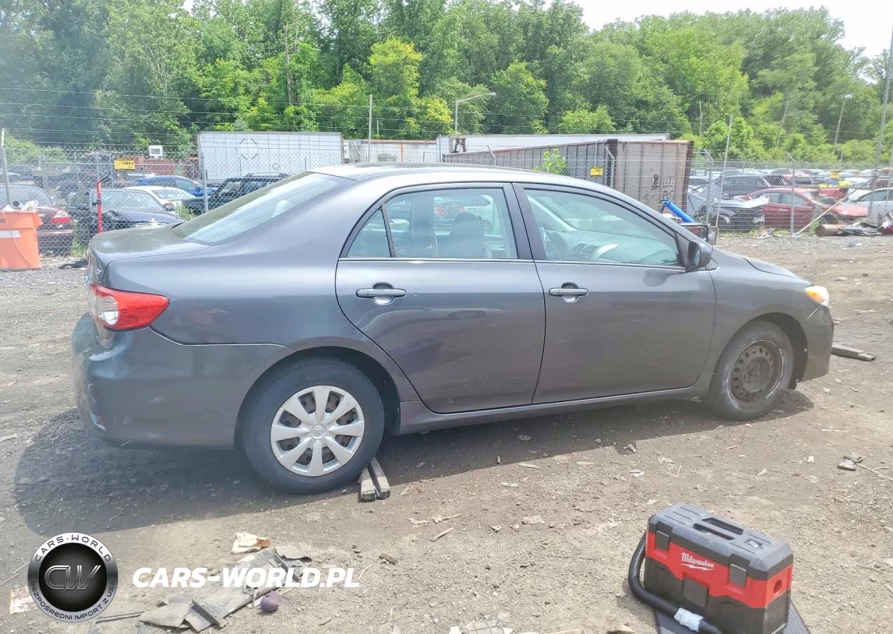 2011 Toyota Corolla Le VIN:2T1BU4EE4BC725845 - 3