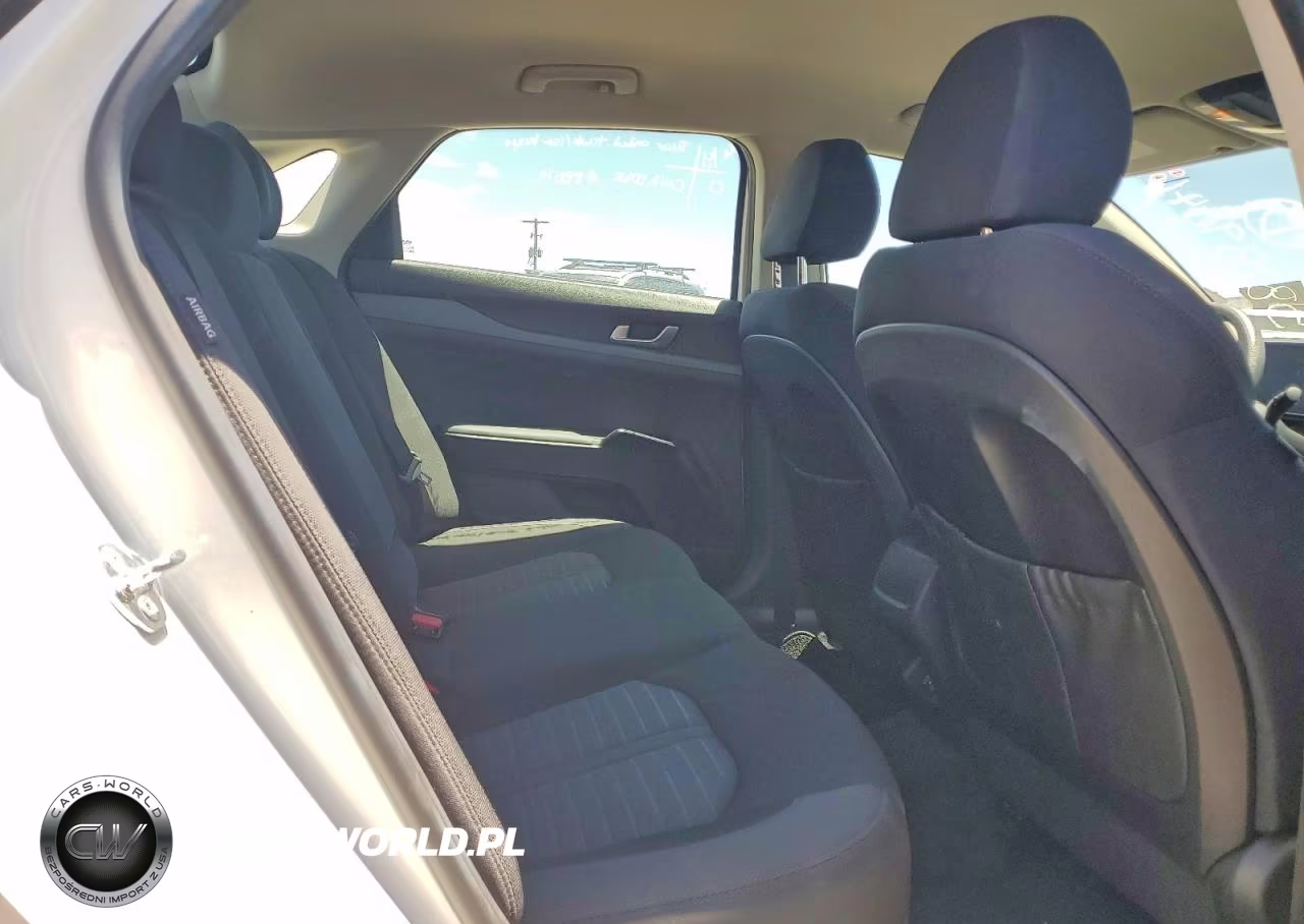 2025 Kia K4 Lxs VIN:3KPFT4DE8SE073657 - 10