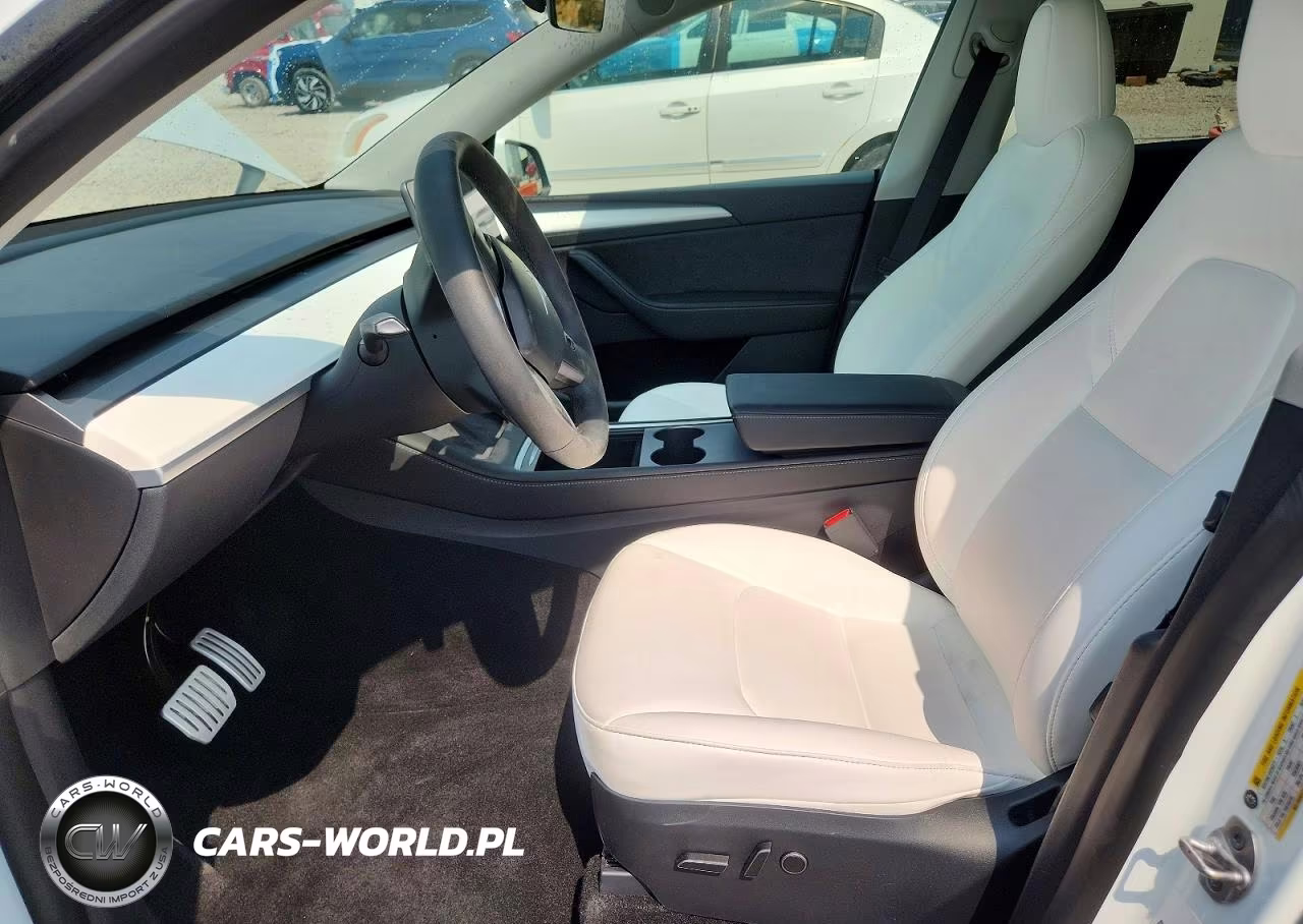 2023 Tesla Model Y VIN:7SAYGDEF9PF812690 - 7