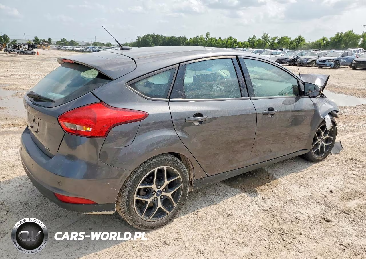 2017 Ford Focus Sel VIN:1FADP3M26HL346970 - 3
