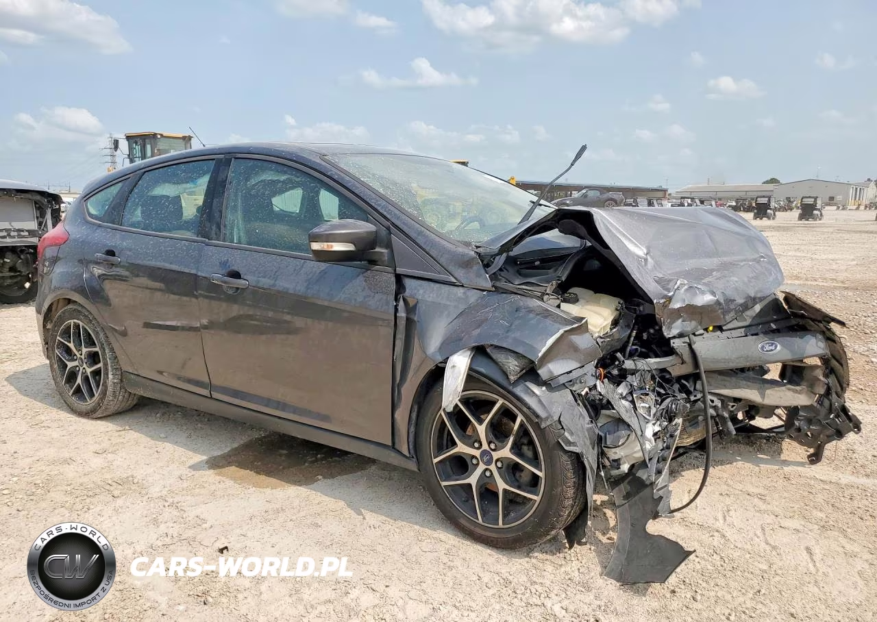 2017 Ford Focus Sel VIN:1FADP3M26HL346970 - 4